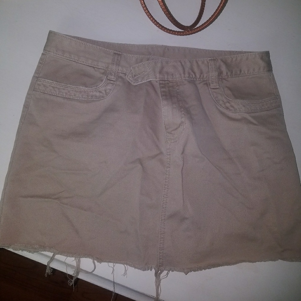 Old Navy khaki cut off mini skirt